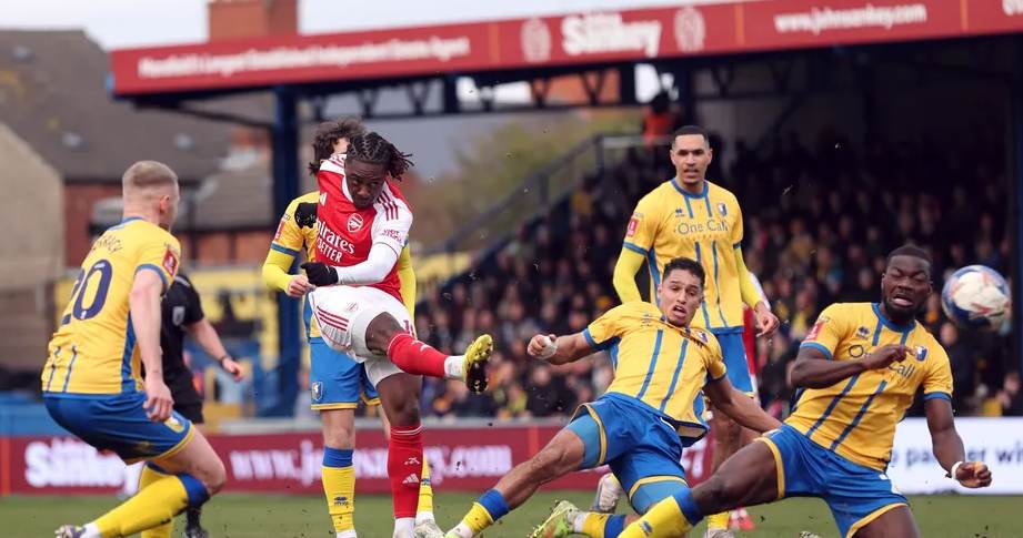Arsenal vượt qua Mansfield, thiết lập dấu mốc đặc biệt trong lịch sử.