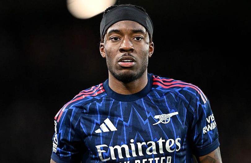 Sau nhiều cơ hội bị bỏ lỡ, Noni Madueke đã ghi dấu ấn quan trọng giúp Arsenal mở tỷ số trước Mansfield và đồng thời đưa đội bóng cán mốc 100 bàn thắng trong mùa giải.