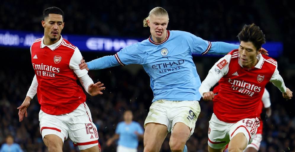 Bóng đá Anh đang bước vào giai đoạn hiếm thấy khi Arsenal và Manchester City vẫn đồng thời cạnh tranh trên bốn đấu trường lớn khi mùa giải tiến sang tháng Ba.