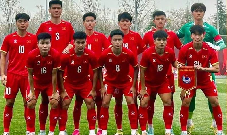 U23 Việt Nam gọi nhiều gương mặt mới khi HLV Kim Sang-sik vắng mặt.